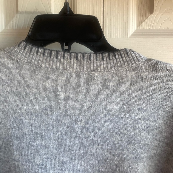 CeCe NWT V-Neck Gray /Blk Whipstitch Vneck Long Sleeve Pullover Sweater Medium - Picture 7 of 13